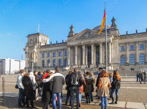 Reichstag mit Reisegruppe, Berlin 