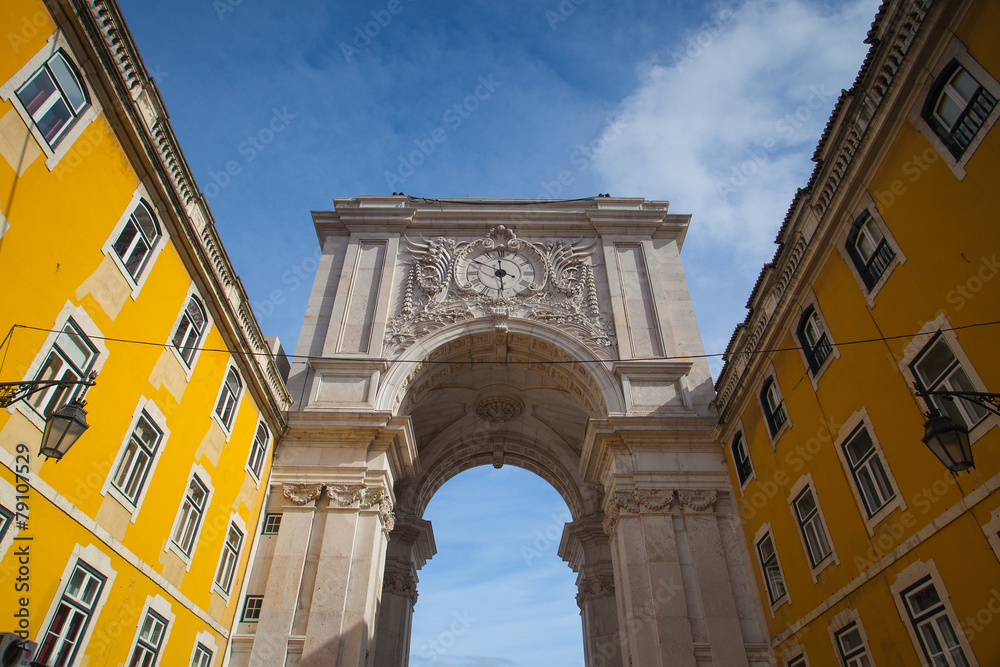 Obraz premium The Rua Augusta Arch in Lisbon. Here are the sculptures made of