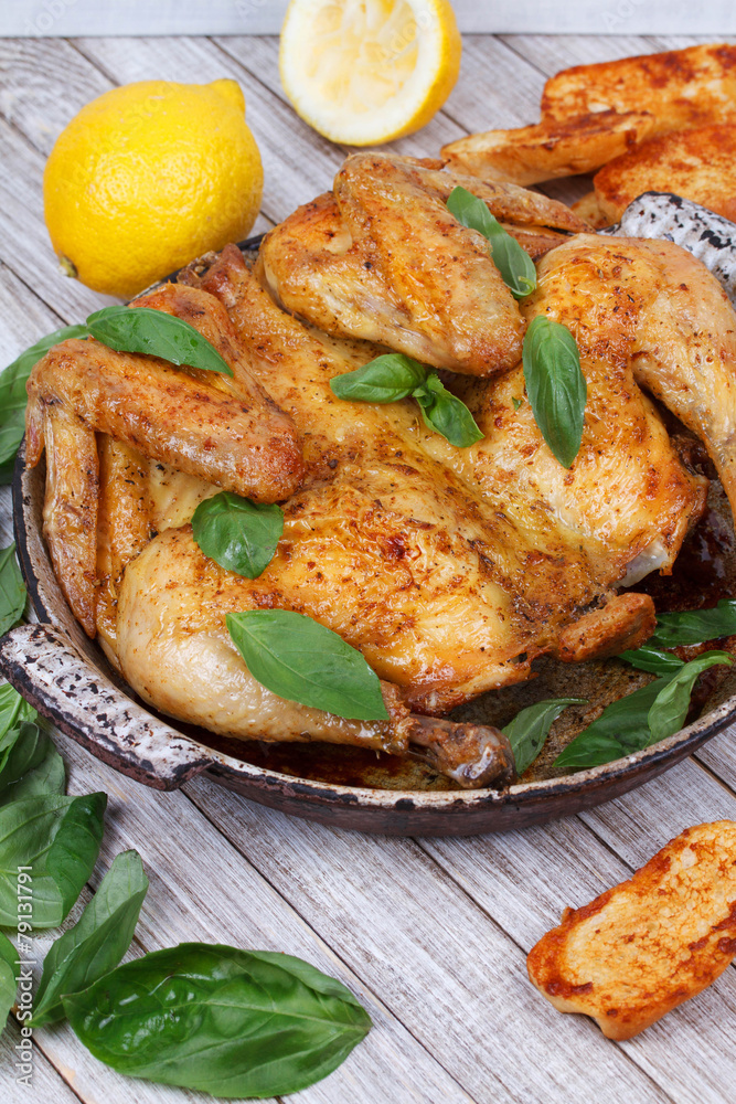 Chicken on Bread With Herbs and Lemon Chicken on Bread With Herbs and Lemon