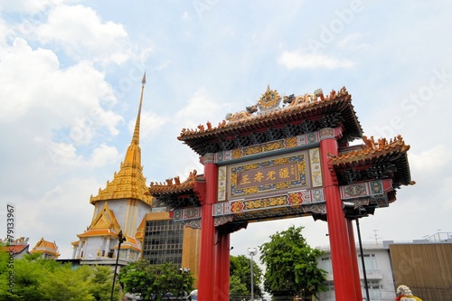 Photography Chinatown gate with Wat Traimit temple, Bangkok, Thailand