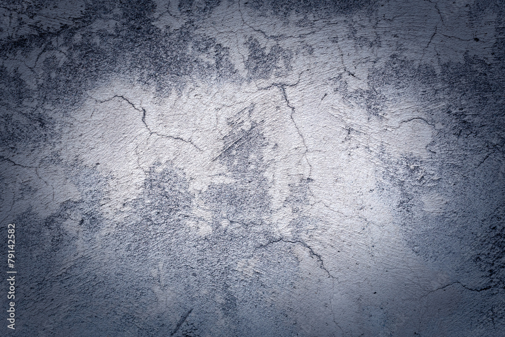 Fototapeta premium Mauer mit Risse im blauen Licht