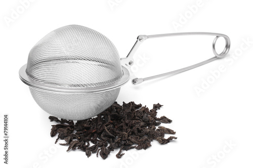 Tea infuser with a handful of tea