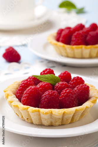 Tartlets with raspberries