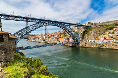 Dom Luis I bridge in Porto © Sergii Figurnyi