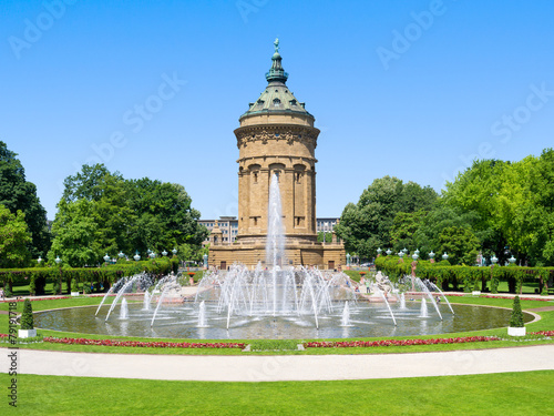 Mannheim Wasserturm im Sommer
