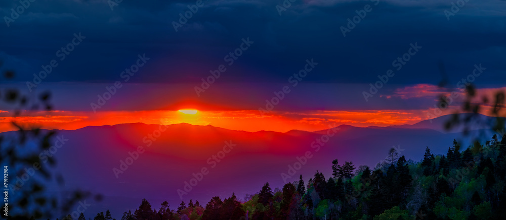 Obraz premium Panorama zachodu słońca w basenie narciarskim Santa Fe