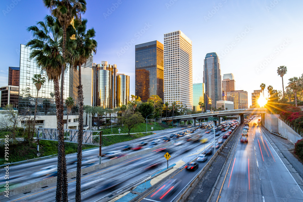 Obraz premium Los Angeles centrum miasta budynków skyline ruchu drogowego