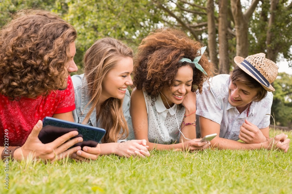 Fototapeta premium Happy friends in the park