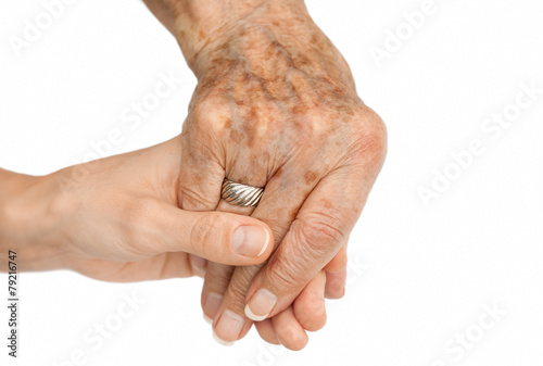 Alte Hand hält junge Hand