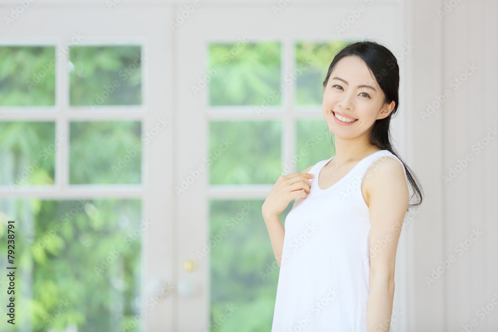 スキンケア・若い女性 スキンケア・若い女性