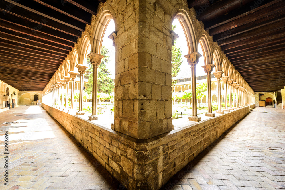 Fototapeta premium Panoramic archway in the Monastery of Pedralbes in Barcelona