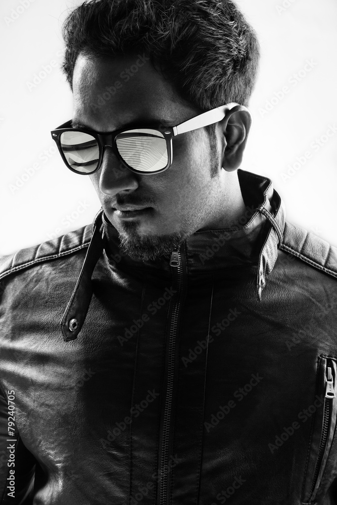 Obraz premium Portrait of a young man in leather jacket with sun glasses