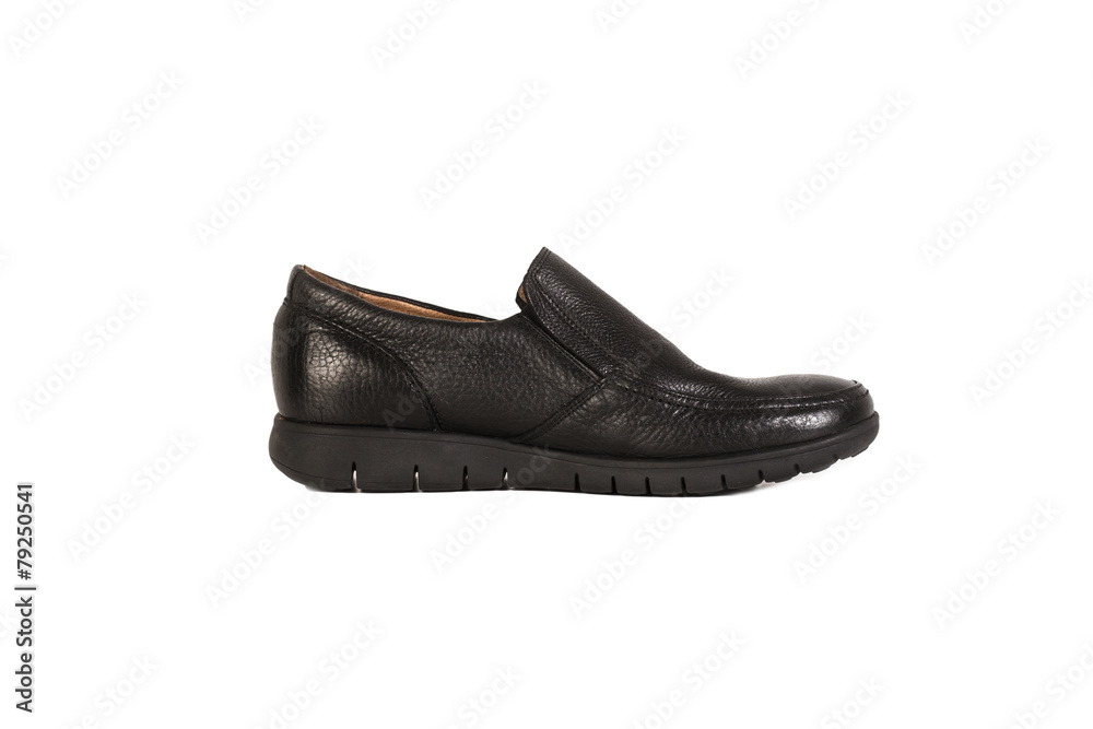Zapato negro de perfil sobre un fondo blanco liso y aislado. Vista de frente y de cerca. Copy space Zapato negro de perfil sobre un fondo blanco liso y aislado. Vista de frente y de cerca. Copy space