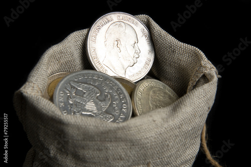 Foto Five mark of German Reich in sack bag