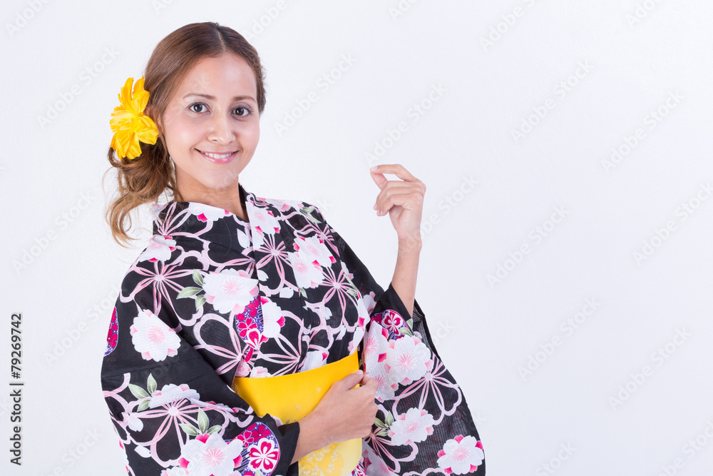 浴衣姿のハーフ女性