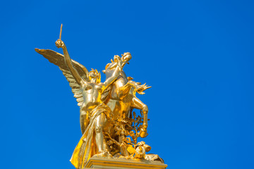 Leinwandbilder Pont Alexandre III Skulptur am Pfeiler Pont Alexandre III  © Peter Stein