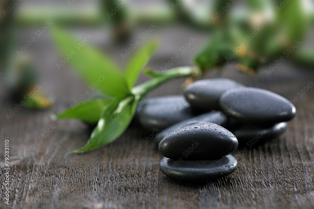 Fototapeta premium Stack of black sea paddles with bamboo trunks