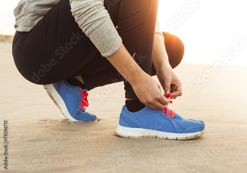 Tying the shoelaces