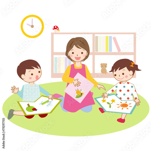 保育園　お母さんと子供　子供部屋