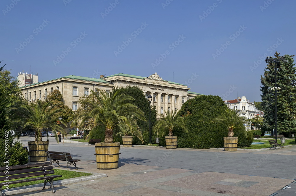 Fototapeta premium Courts of justice and garden in Ruse town