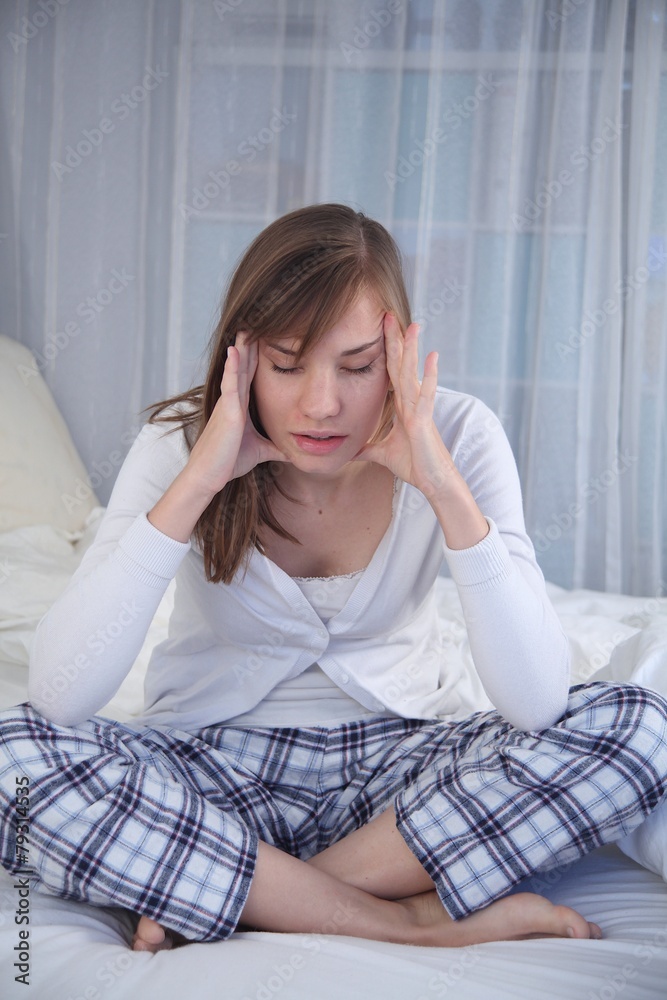 Junge Frau krank im Bett Junge Frau krank im Bett