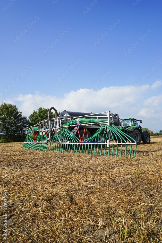 Obraz premium Landtechnik, bodennahe Gülleausbringung, Schleppschläuche