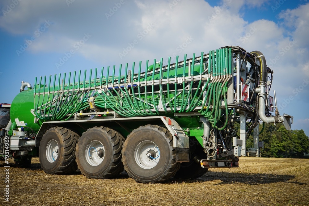 Landtechnik, modernes Güllefaß mt Schleppschlauchtechnik Landtechnik, modernes Güllefaß mt Schleppschlauchtechnik