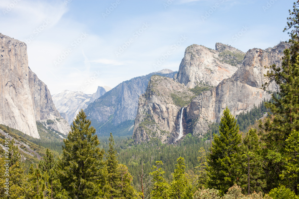 Tunnel View in Yosemite National Park, California Tunnel View in Yosemite National Park, California
