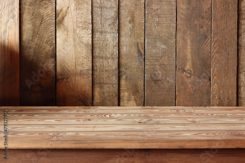 пустой деревянный стол на фоне стены из досок photo