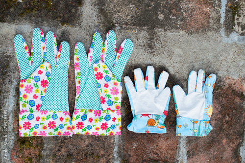 Garden gloves with flowers - big and small
