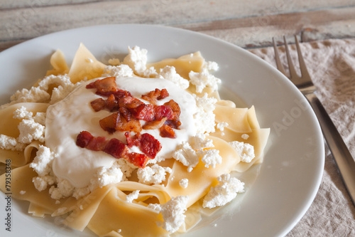 Hungarian cuisine: pasta with cottage cheese