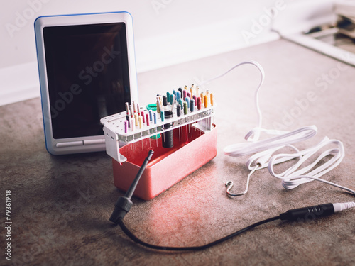 Electronic apex tooth root canal locator