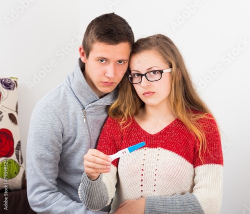 Fotografija Teenage Couple With Positive Pregnancy Test
