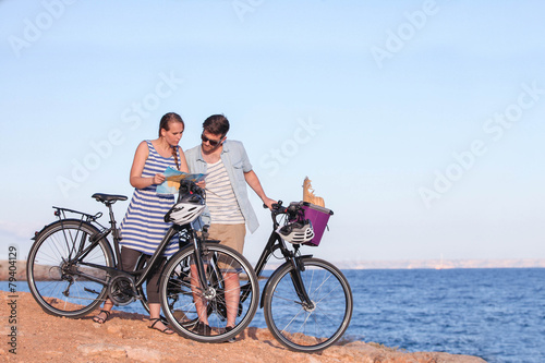 tourists with bikes looking at map