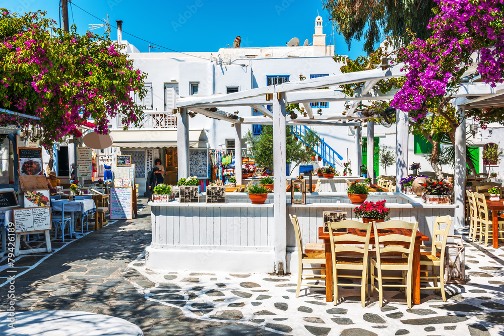 Fototapeta premium Greek tavern al fresco in Mykonos