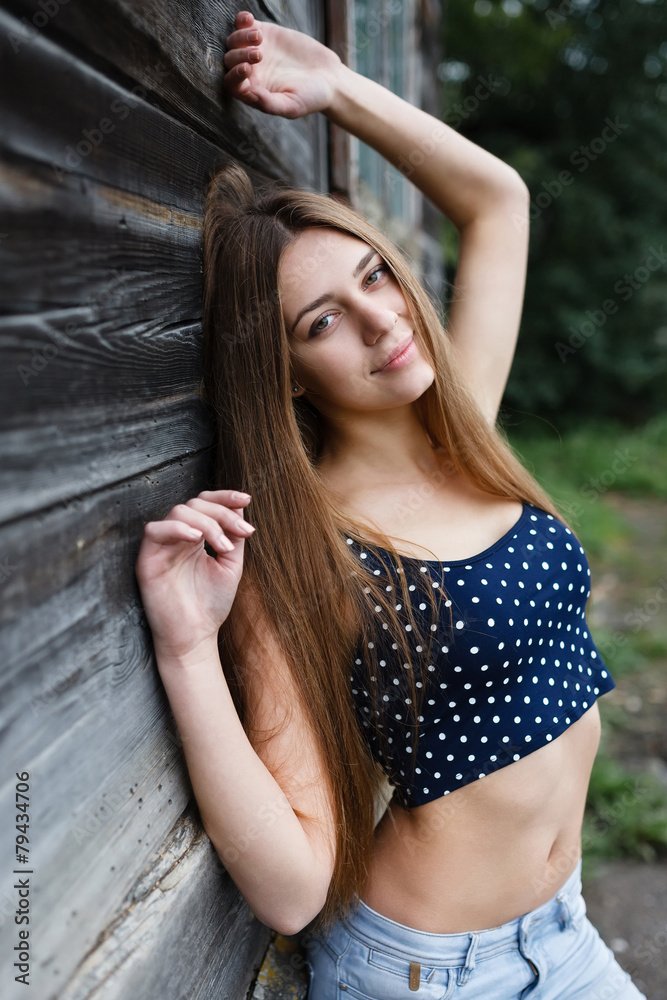Naklejka premium Young girl with a beautiful smile