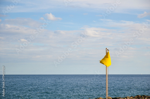 Yellow warning flag