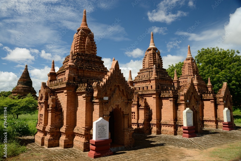 Fototapeta premium Ancient buddhist temples in Bagan