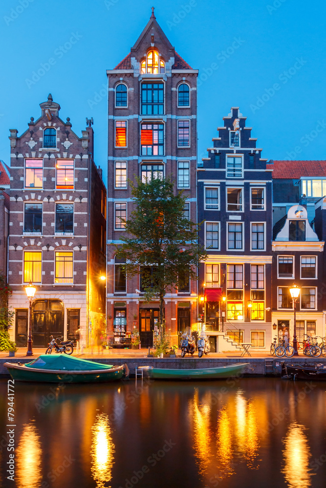 Obraz premium Amsterdam's canals.