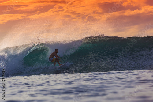 Surfer on Amazing Wave © trubavink