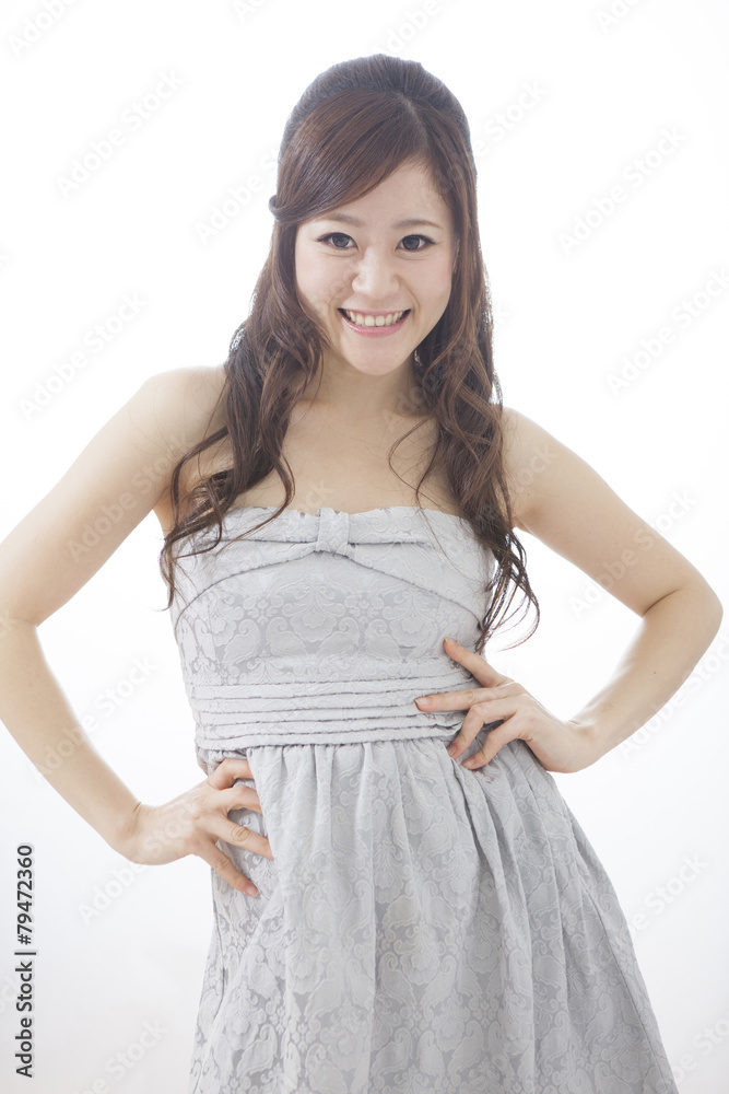 ドレスを着た女性 ドレスを着た女性