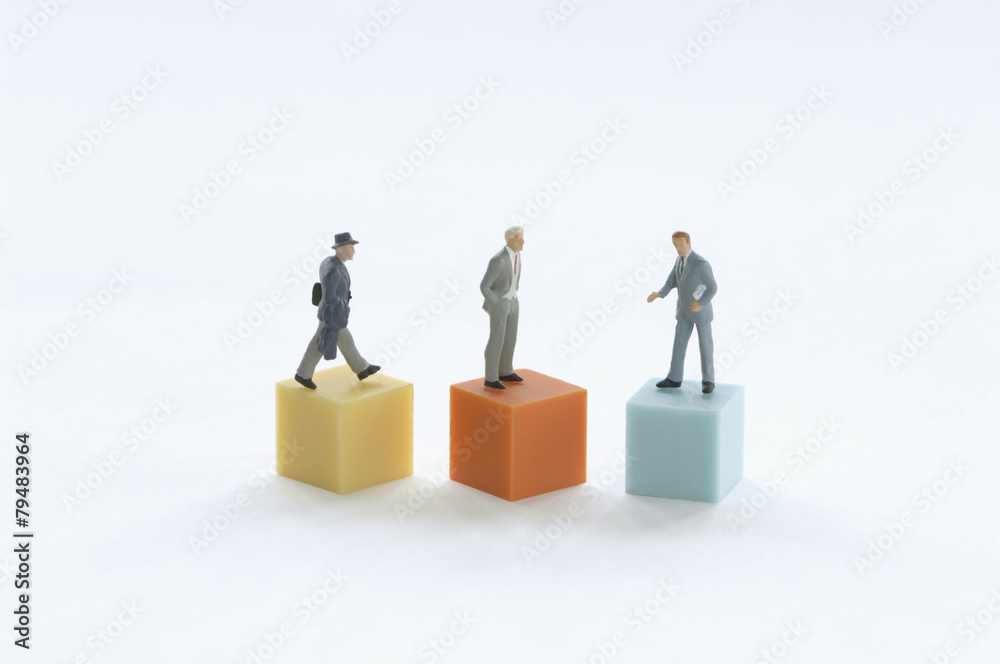 Geschäftsleute Figuren auf einem Podium. Geschäftsleute Figuren auf einem Podium.