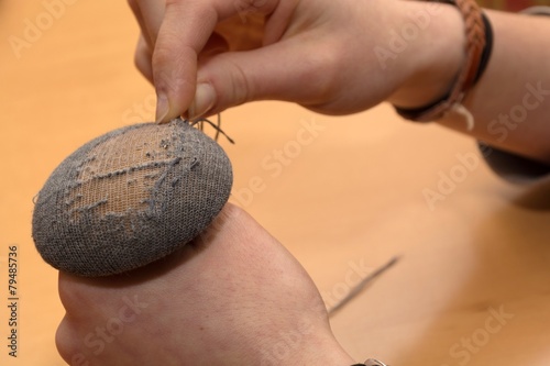 Handarbeiten - Socke stopfen