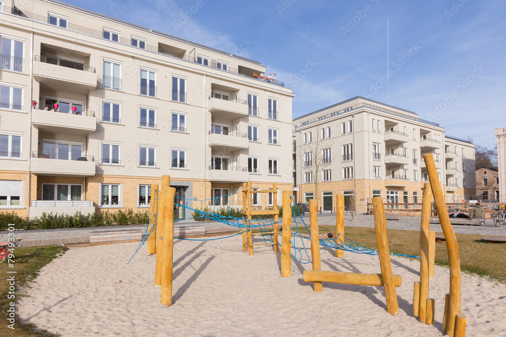 Fototapeta premium Häuser mit Spielplatz