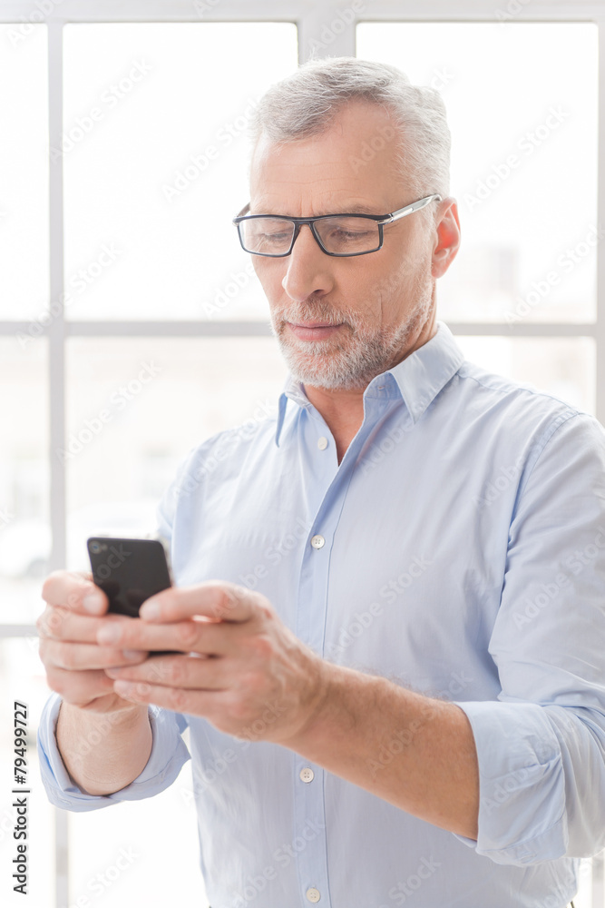 Typing business message.