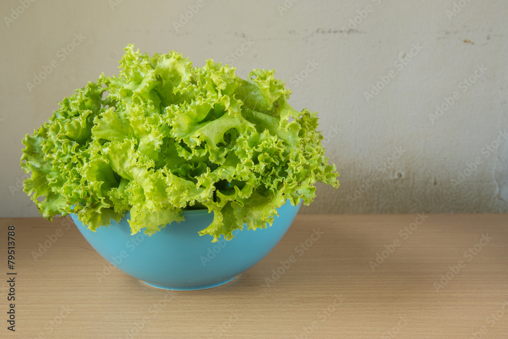 Fresh lettuce in a bowl
