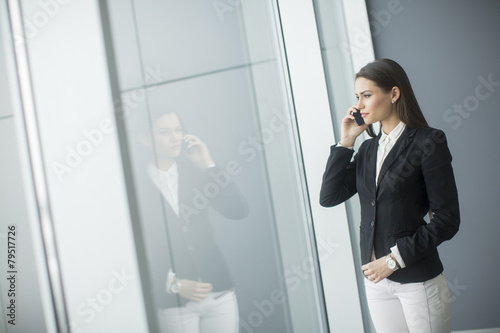 Young woman talking on the ...
