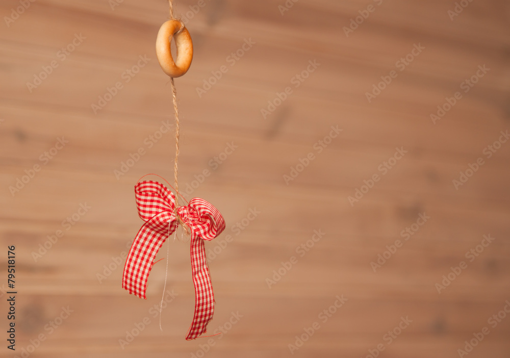 Obraz premium red bow-knot and bagel