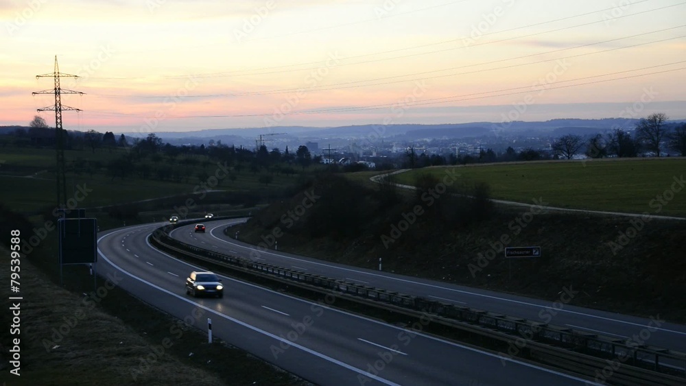 Schnellstrasse B10 bei Eislingen in der Dämmerung Schnellstrasse B10 bei Eislingen in der Dämmerung