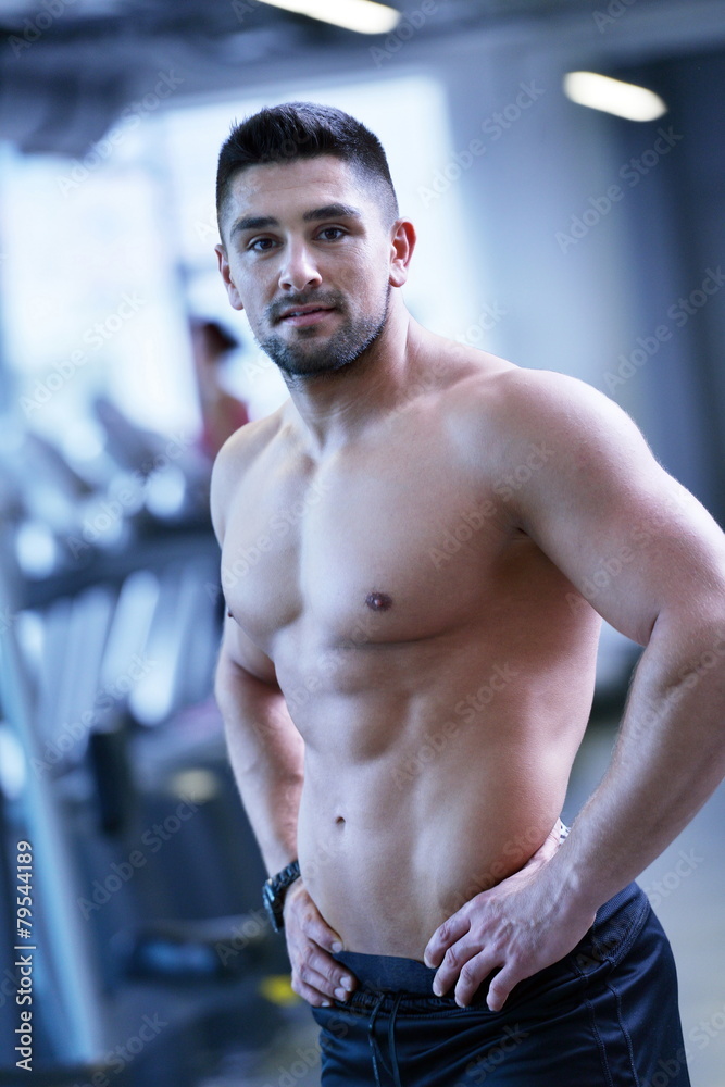 Fototapeta premium handsome man exercising at the gym